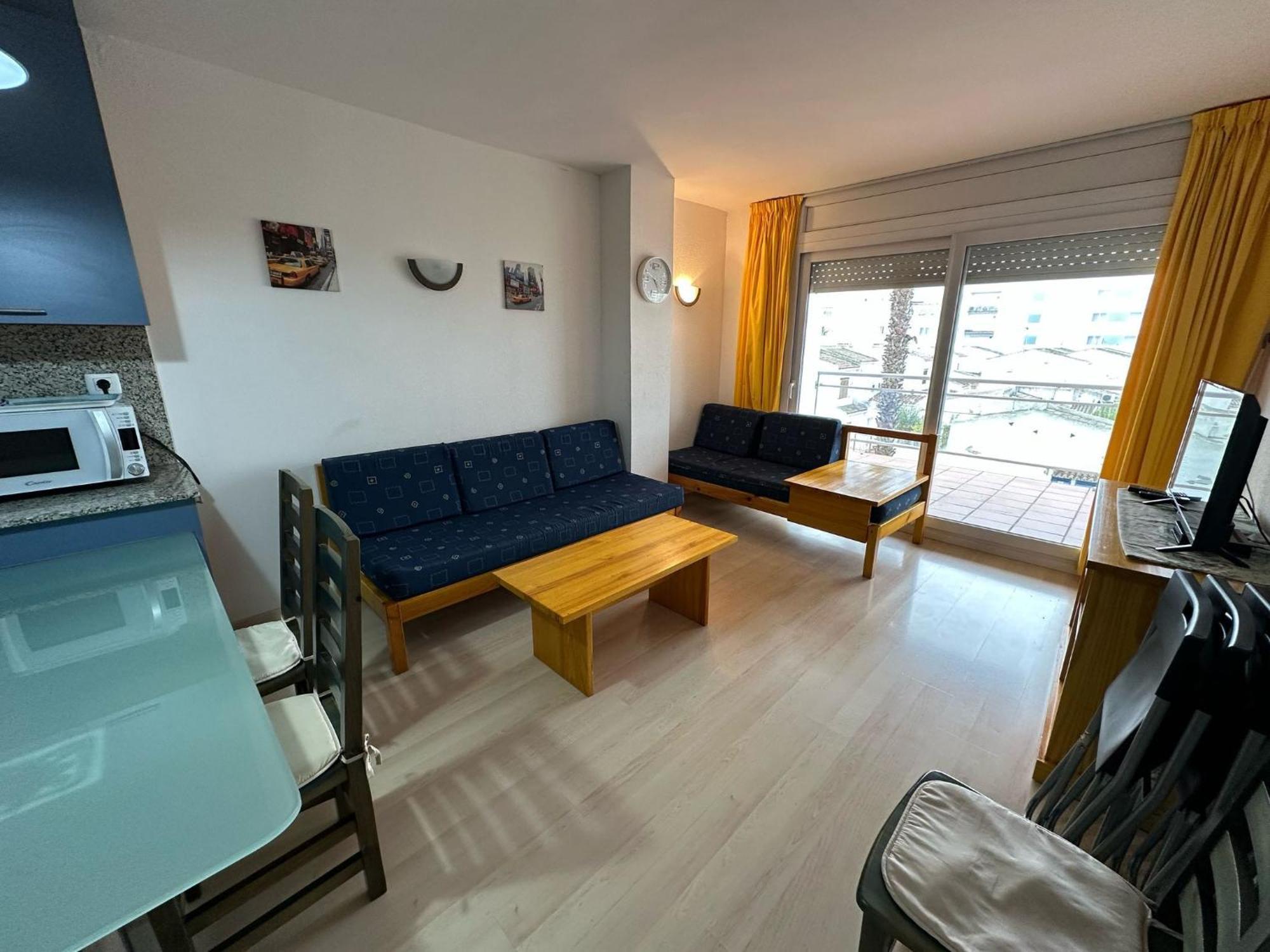 Bonito Piso Con Piscina Comunitaria Av-71 * Roses